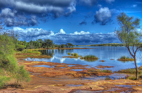 Walking along the Murchison River